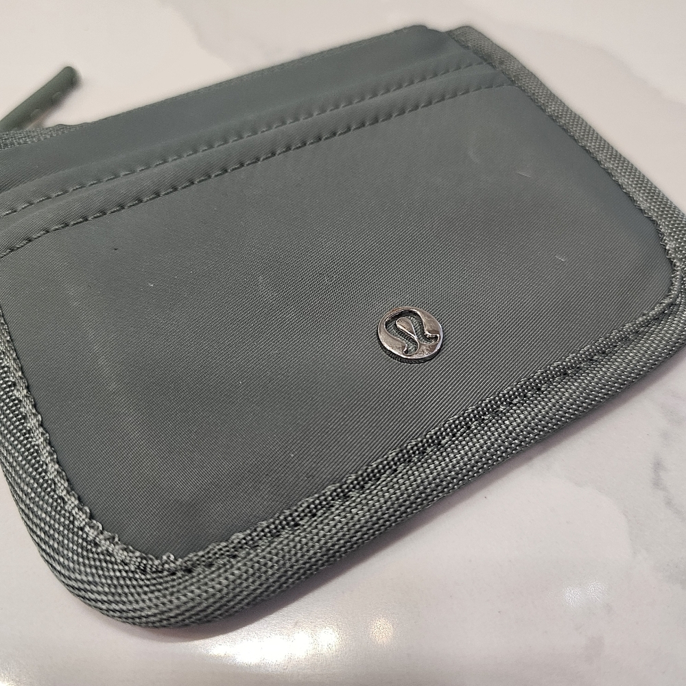 Lululemon True Identity Card Case - Picture 2 of 5